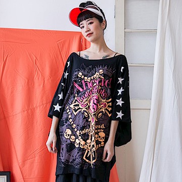 古著 一字領大十字架珠串骷顱頭紅色字母飛袖星星蝙蝠袖長版T