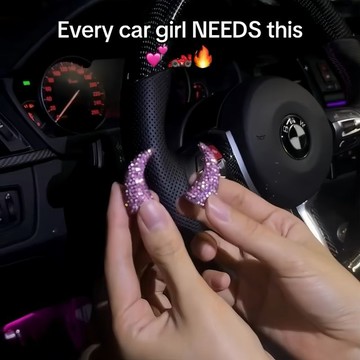 新上架👉惡魔牛角方向盤擺件汽車內飾鑲鑽車載改裝貼女生可愛不傷車裝飾貼交換禮物 送朋友禮物