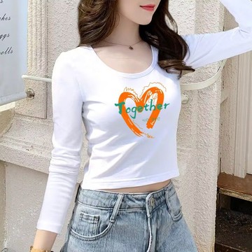 衣時尚 印花上衣 長袖T卹 短版 T恤衫S-2XL新款正肩U領長袖修身顯瘦疊穿簡約內搭短款上衣-7796.