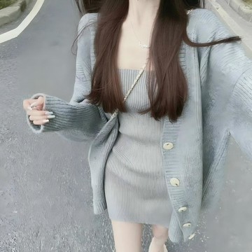 韓版氣質高級感針織吊帶裙女 秋冬款純欲高冷御姐風包臀裙 連衣裙+開衫兩件套 秋冬套裝 針織洋裝 包臀短裙 針織開衫