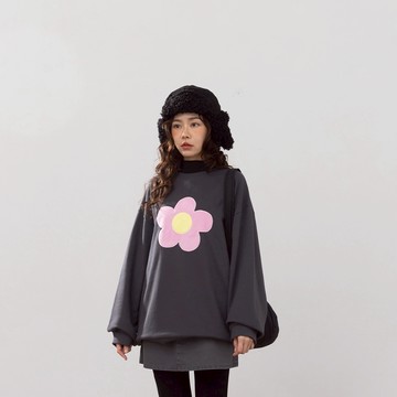 QUEENSHOP_F 女裝 長袖 立體磨毛花花長袖衛衣-深灰 現+預 【01099427】