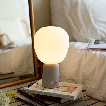 Merlot 白玉玻璃行動桌燈（灰) 薄霧灰