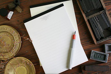 橫格紙 橫寫 紙色-純白/印刷色-灰棕