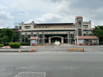 大灣國中三角窗大面寬雙車庫別墅｜高雄市仁武區赤勇路