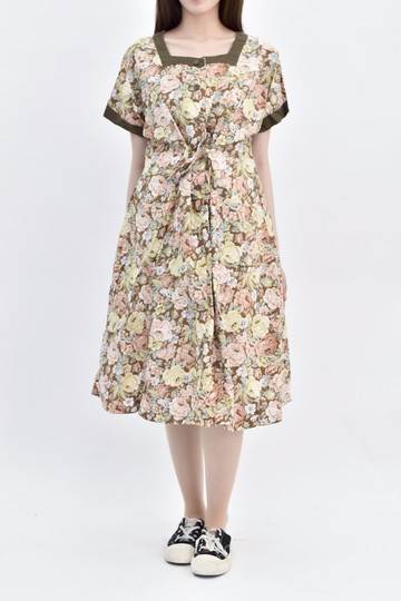 (M) famille短袖滿版花卉棕色洋裝