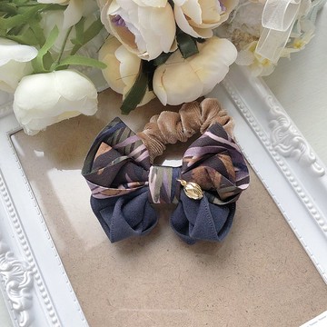 自然系植物圖案拼色蝴蝶結髮圈大腸圈-深咖啡色