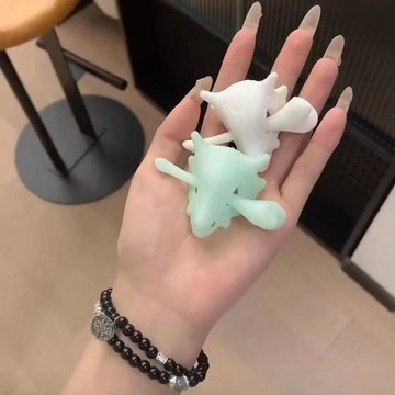 🛒臺灣24h🌳暗夜發光可愛搞怪髮簪拍照炫酷頭盔寶可夢卡拉頭骨裝飾送女友禮物