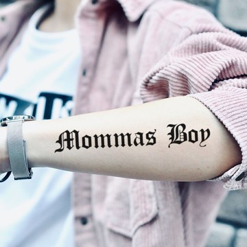 OhMyTat 媽媽男孩 Mommas Boy 刺青圖案紋身貼紙 (2 張)