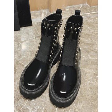 英倫鉚釘厚底短靴女2026秋冬真皮帥氣機車靴百搭時裝馬丁靴大碼靴