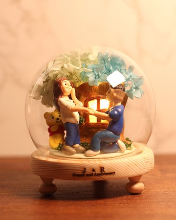 情人節小禮品,內有LED燈效,可客製名字.提供相片客製人物造型