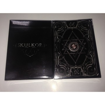 【USPCC撲克】SKULKOR DECK CLASSIC 撲克牌-S10322775