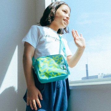 CILOCALA PICFA聯名日本插畫尼龍防潑水斜背小方包-淺綠