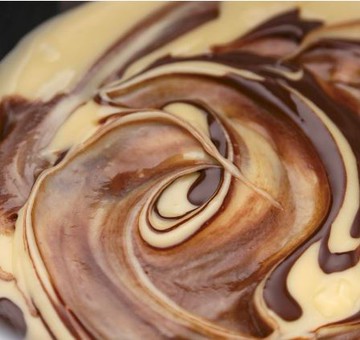 日本 貝印 一體成型矽膠刮平刀 DL-6294