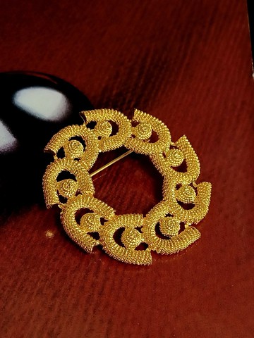 vintage jewelry  金色儽絲圓形騰雲 別針 胸針