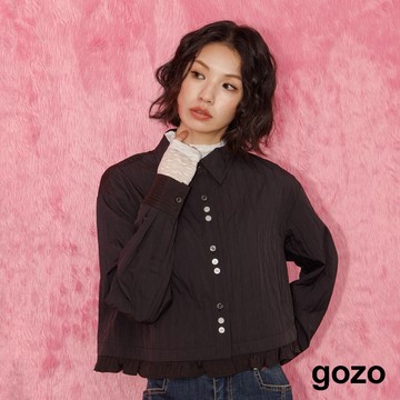 【gozo】A｜啞光立體紋理荷葉邊短版襯衫(黑色/米色_F) | 女裝 襯衫領 百搭