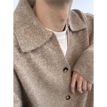 COLN翻領開衫毛衣給冬日時尚加1層毛絨絨保暖buff 實穿好看都在線