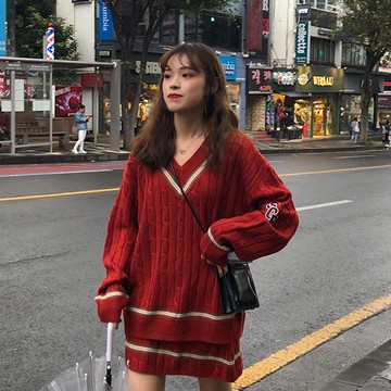 學院風秋季套裝女寬松套頭長袖v領毛衣+針織半身裙兩件套1入