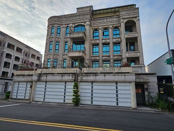 豪華氣派三面採光面寬邊間雙車電梯別墅｜高雄市鳥松區應安路