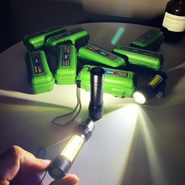 小玩意，大用處！戶外！三種燈光，持續2小時，（非T恤）