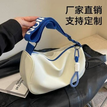 防水牛津布大容量餃子包女小眾新款百搭運動休閑斜挎包字母單肩包