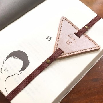 【 成 品 製 造 ▼▼三角書籤▼▼ 】原創手工皮革書籤 #bookmarked#1 皮革書簽 手工縫製 植鞣革 意大利皮 白蠟皮 香港製造