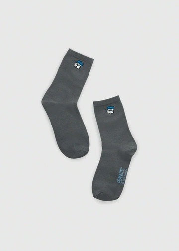 史努比系列．刺繡中筒襪(深灰-刺繡歐拉夫)