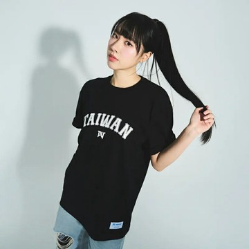 【毒】現貨供應-DV X Kingson Artworks 最夯TAIWAN 棉質短TEE｜黑