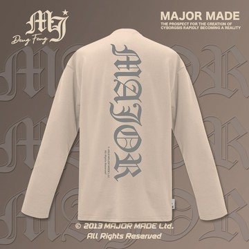 哥德字後背直向刺繡文字長TEE