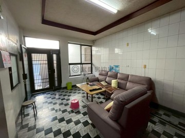 東區稀有車庫透天｜近文化中心與巴克禮公園自住首選 ｜台南市東區崇善十街