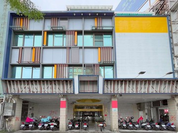 高雄美麗島站黃金軸線｜稀有商五金店面人潮車潮雙流動｜高雄市新興區中山一路