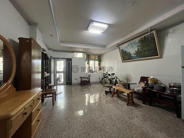 台南新營大地坪透天別墅使用空間大買到賺到｜台南市新營區土庫