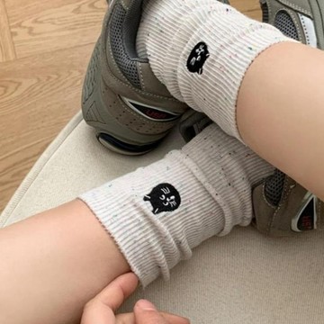 🔥24H出貨🔥 簡約刺繡圖案棉襪 中筒襪 棉襪 女生襪子 韓系襪子 日系襪子 可愛襪子 刺繡襪 百搭襪 學生襪 彩點襪