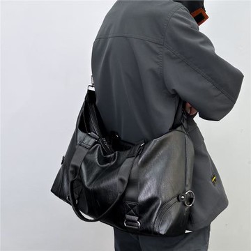 香港潮牌手提包男士真皮軟皮大容量斜挎2025新款運動健身單肩挎包