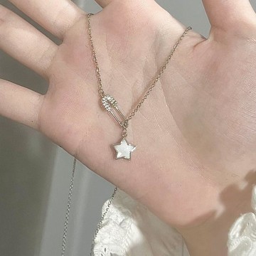 限时下订💞 别针项链贝母星星项链女生设计感颈链星星闪钻锁骨链闺蜜生日礼物 別針項鍊