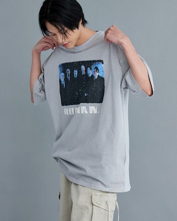 大人世界相片感落肩短TEE (水泥灰)