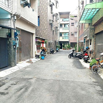 漢神巨蛋透天二樓有車庫｜高雄市左營區南屏路