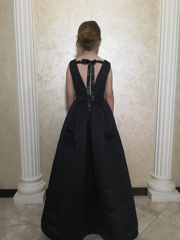 用於婚禮、生日、第一次聖餐、音樂會和其他場合的緞面花童禮服