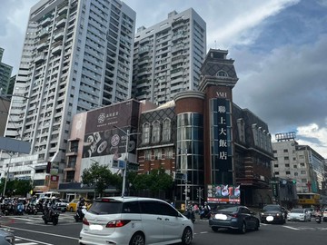 ｜漢神巨蛋精華地段｜醒目▲窗金鑽店｜高雄市左營區裕誠路