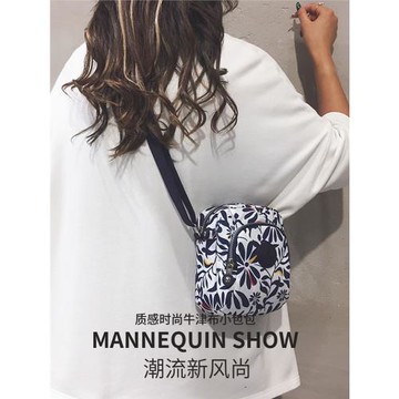 散步小背包小包包女春夏新款印花斜挎豎款手機包中老年媽媽零錢包