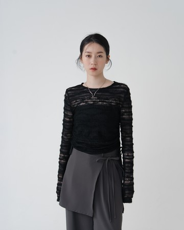 側抽皺綁帶蕾絲透膚上衣-黑 S/M