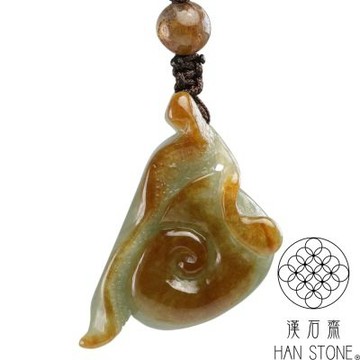 【漢石齋】天然翡翠A貨 小蝸牛玉佩吊墜 飄花種帶紅黃翡(19*35*13mm)