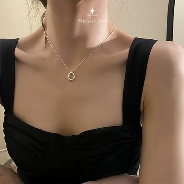 台灣現貨✨隔日到    輕奢小眾純銀項鍊 女生不規則水滴設計高級鎖骨鏈