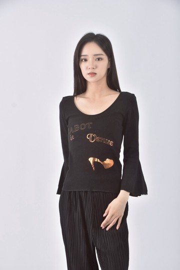 (S) united colors of benetton質感圓領黑色長袖上衣