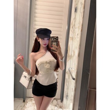 luna潞娜4.8新品斜肩設計感小香風背心