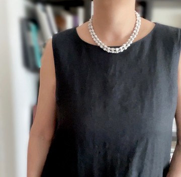 如陶瓷般的ハウライト與鈕釦形淡水珍珠長項鍊