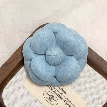 LULUFAFA新款法式小香風山茶花胸針服飾配飾