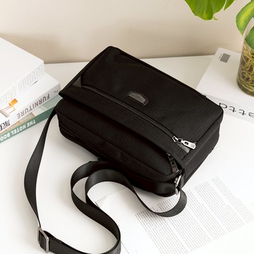 【Kinloch Anderson】Ternence 小款拉鍊側背包-霧黑