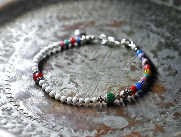 綠色雪佛龍、卡倫銀、多彩威尼斯古董珠的彩色手鍊