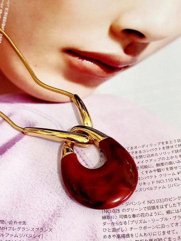 vintage jewelry Trifari 金色勃艮第酒紅樹脂垂墜 項鍊