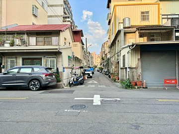 ㄚ菱獨家誠售勤美管線更新文青透店｜台中市西區五權西六街